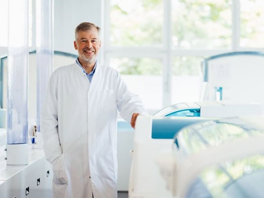 Focusing on inflammation and blood clotting: Prof. Berend Isermann is researching one of the most mysterious processes in the human body at Leipzig University.