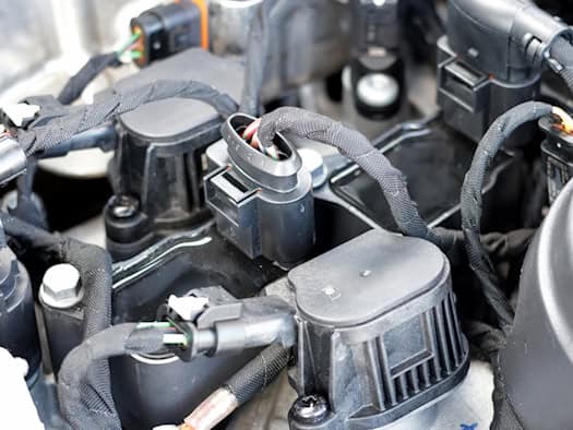 Automotive connectors in the focus of research: The Dresden-based Fraunhofer IWU wants to produce such metal parts up to 70 percent more cheaply using the smartROLL rolling process.