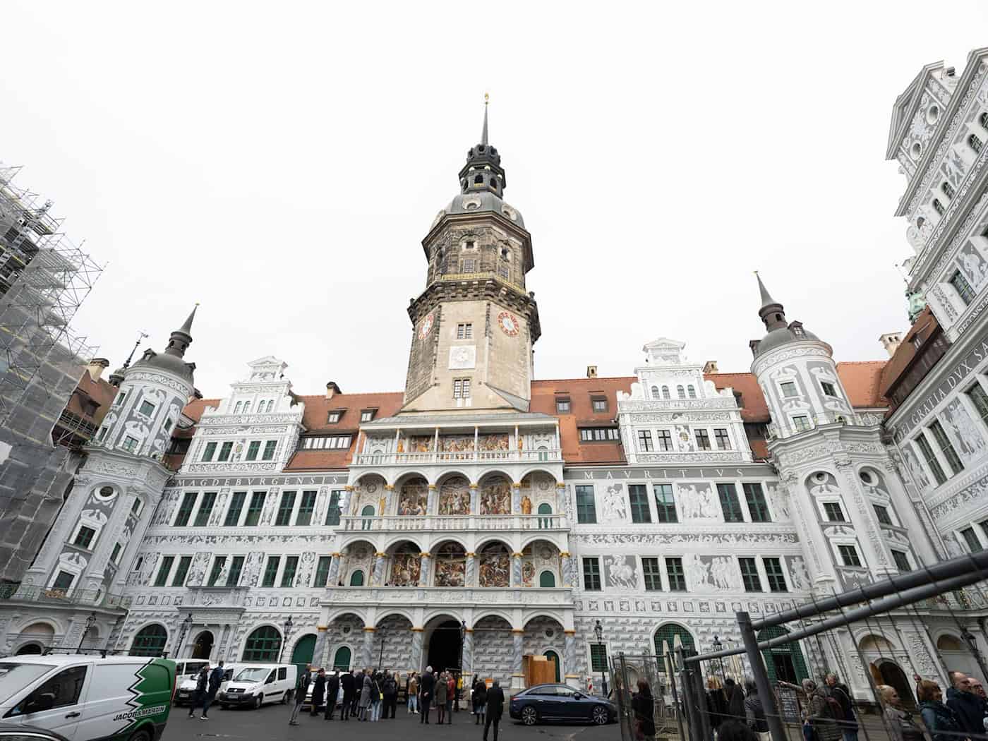 "Mind the Gap!" přináší závan čerstvého vzduchu do starých mistrovských děl