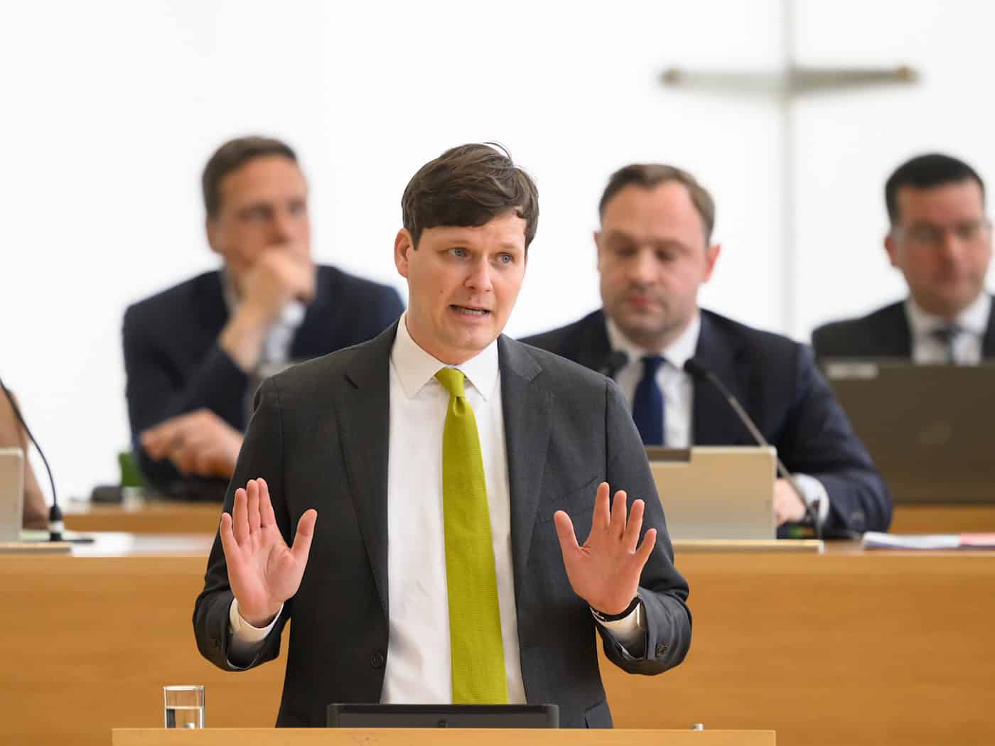 Minister admits mistakes in previous education policy