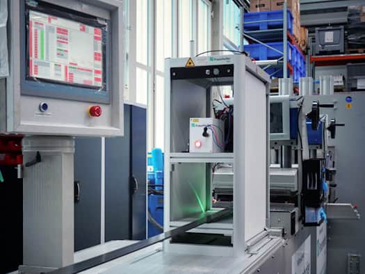 Im Projekt PulLoop entwickelten Dresdner Forschende ein System, das Fehler in der laufenden Produktion erkennt – in Echtzeit und für wenige Tausend Euro. 