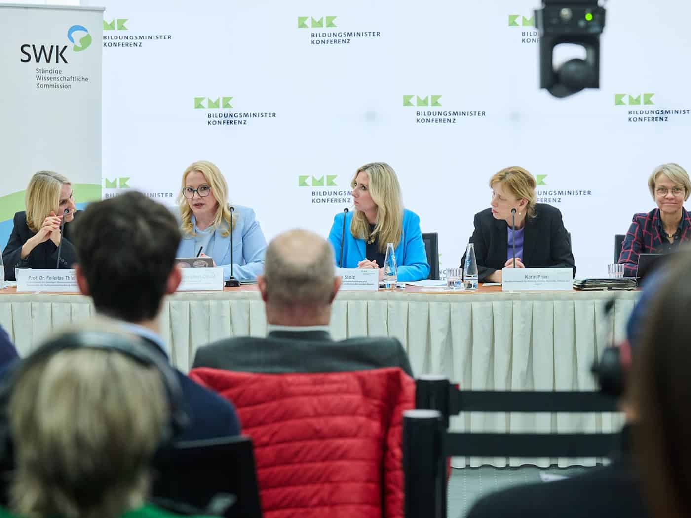 Sasko neprosadilo ukončení smluv s učiteli na dobu neurčitou