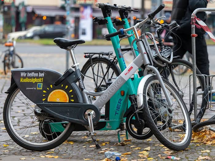 En Berlín, Nextbike deberá pagar tasas por el uso del espacio vial, algo que ya se aplica a los proveedores de e-scooters en la capital alemana. (Imagen de archivo) / Foto: Monika Skolimowska/dpa-Zentralbild/dpa