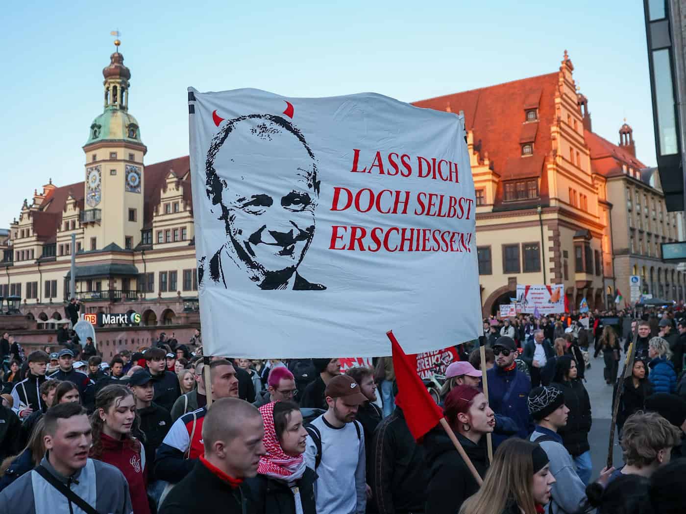 Schüler protestieren in Sachsen gegen mögliche Wehrpflicht