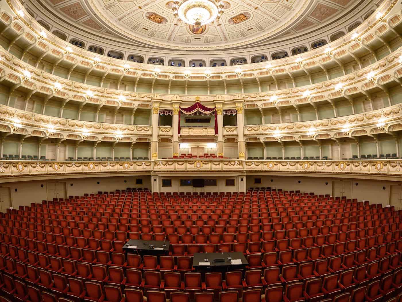 Напівопера з 10 прем'єрами у новому сезоні