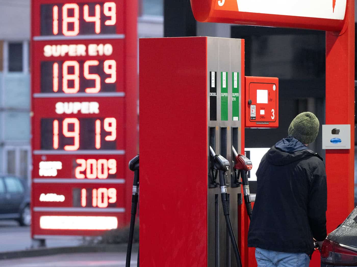 Зростання цін на бензин - Пантер наполягає на прозорості ринку