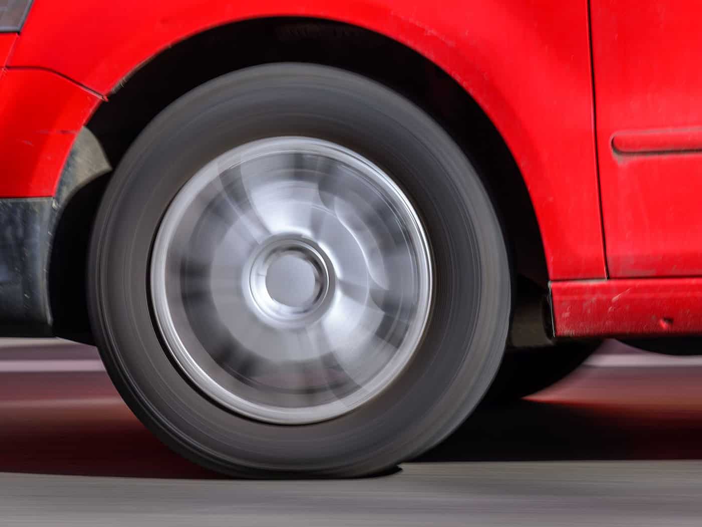 Studie aus Leipzig misst Reifenabrieb in der Atemluft