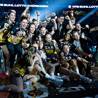 Es ist der zweite Pokal-Triumph für Suhl. / Foto: Uwe Anspach/dpa