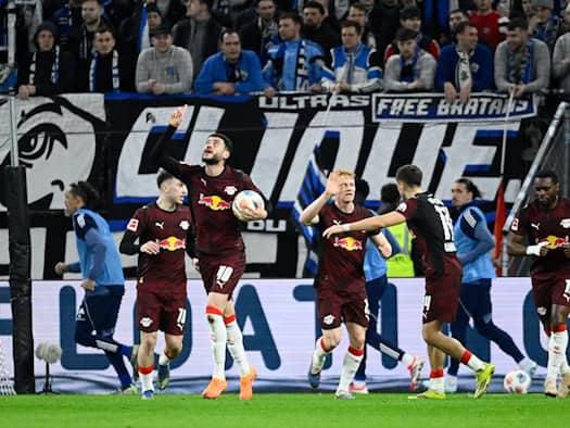 Tennis balls and a dream goal: Leipzig end HSV's home streak