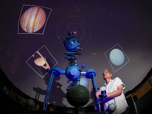 Trotz Lehrermangels: Schulplanetarium öffnet wieder