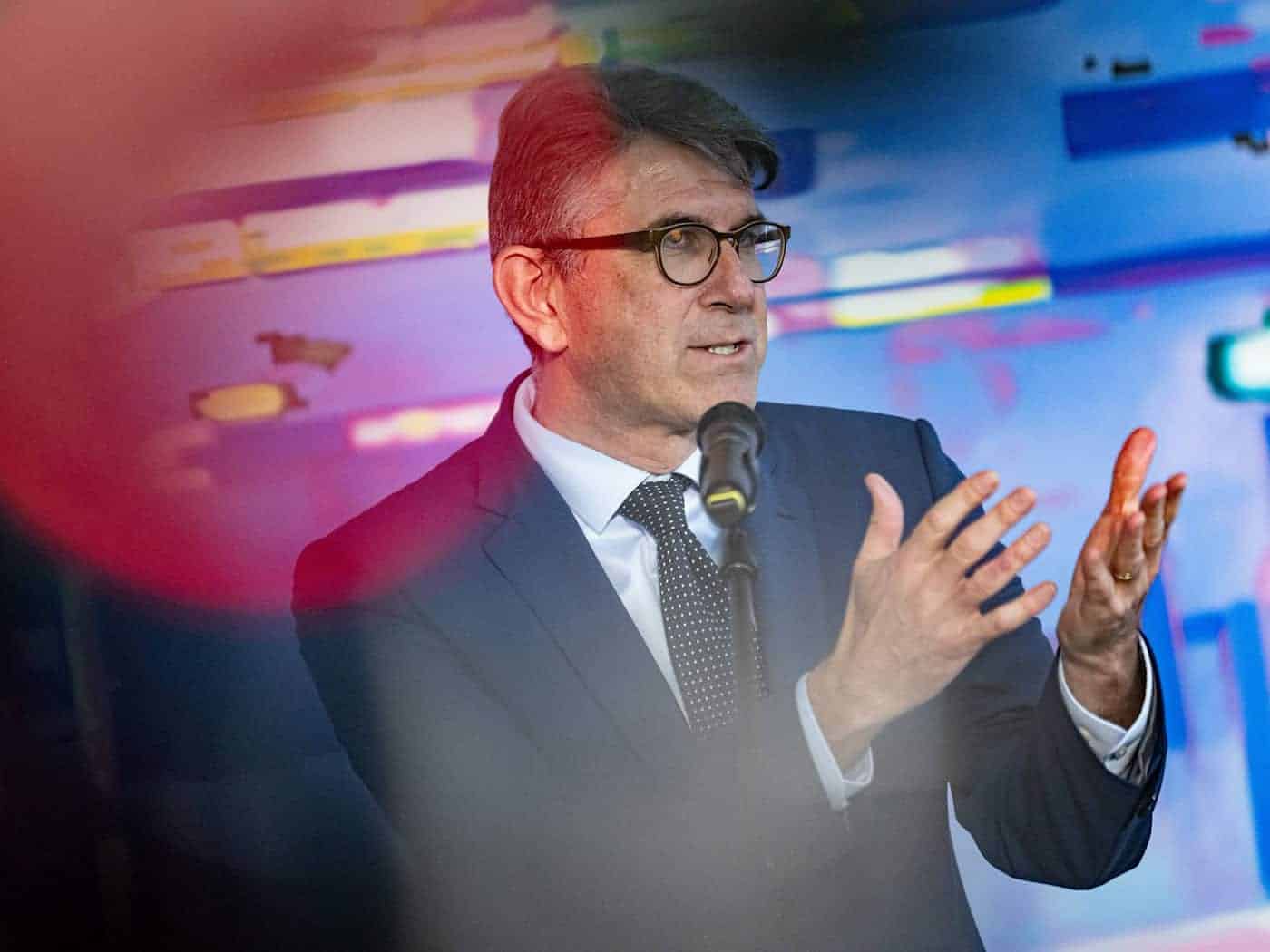 Weimer dla stopowaneho bibliotekoweho twara w kritice