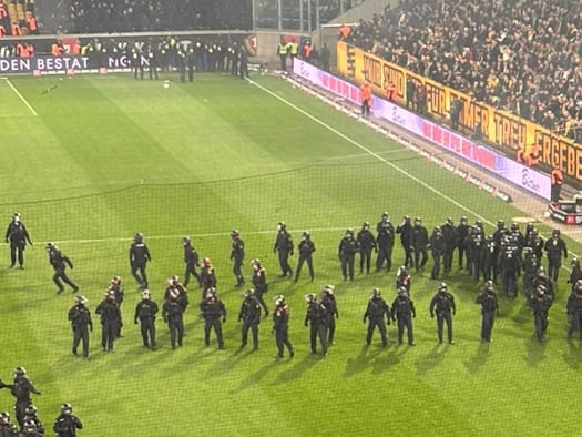 Ausschreitungen in Dresden: Spiel gegen Hertha BSC steht kurz vor Abbruch
