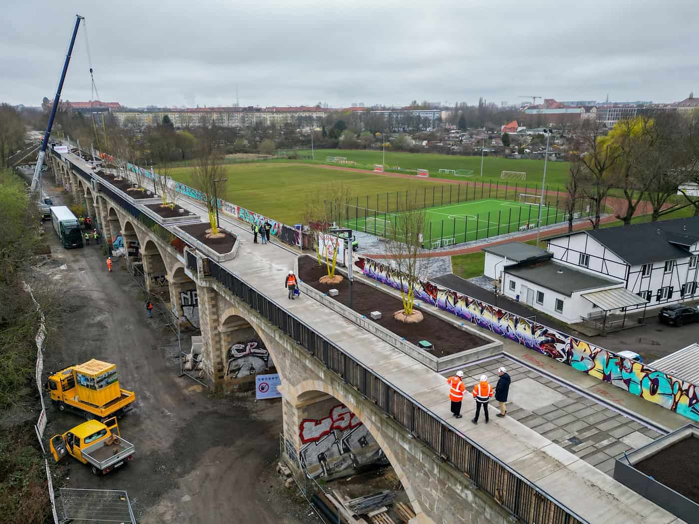 50 štomow za stary železniski wiadukt w Lipsku
