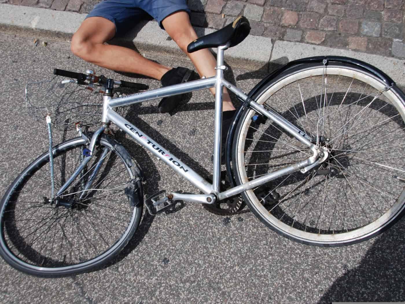 Radfahrer verletzt: Polizei sucht Zeugen nach Unfallflucht in Dresden