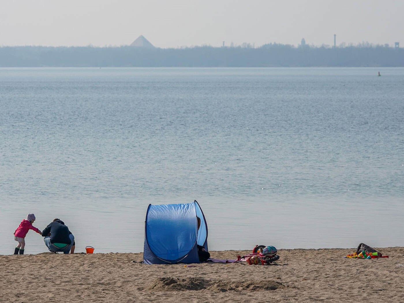 Kupanje před chěžinymi durjemi - sakske jězory wabja w lěću