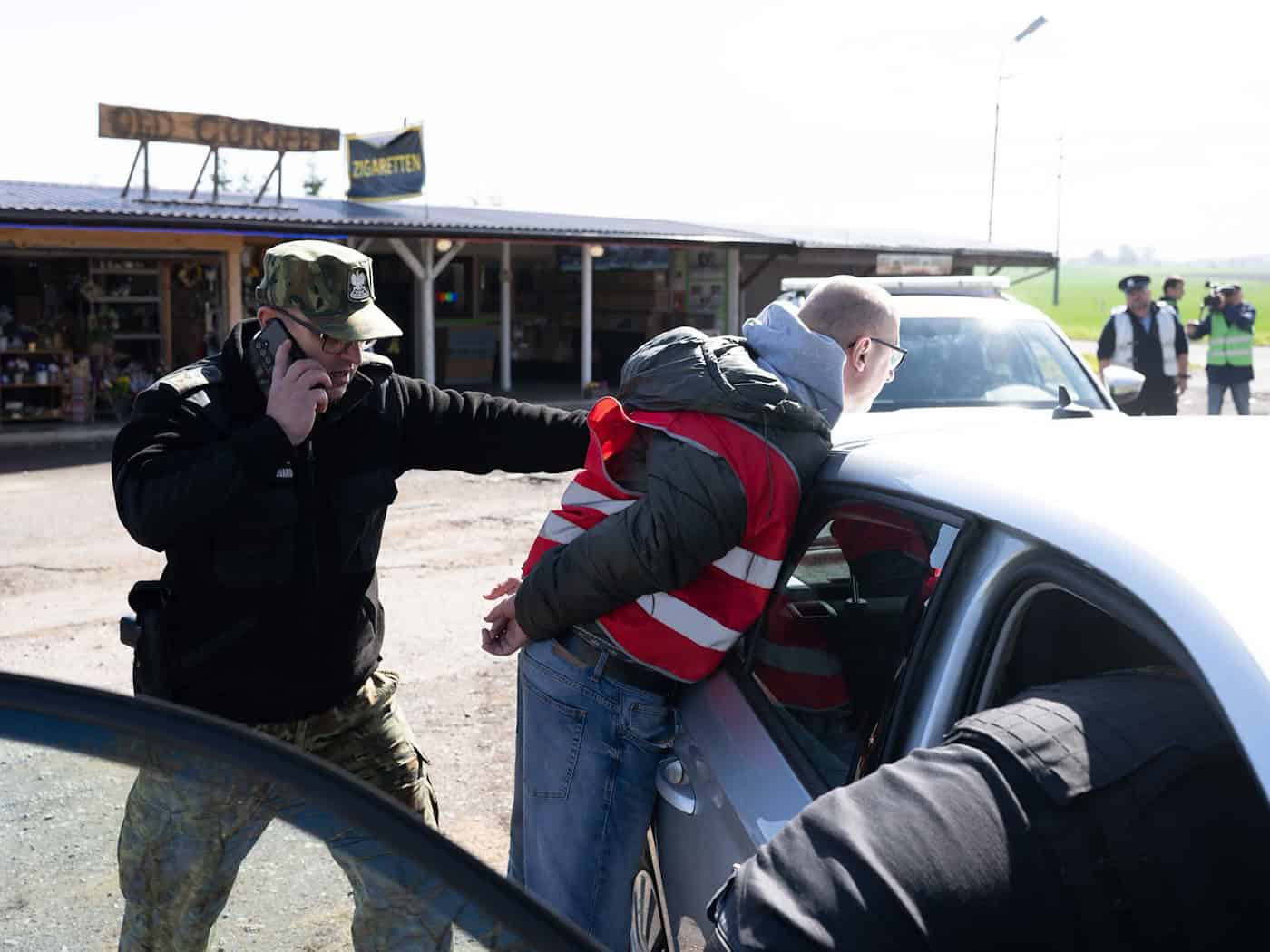 Beamte aus drei Ländern üben Einsatz gegen Schleuser
