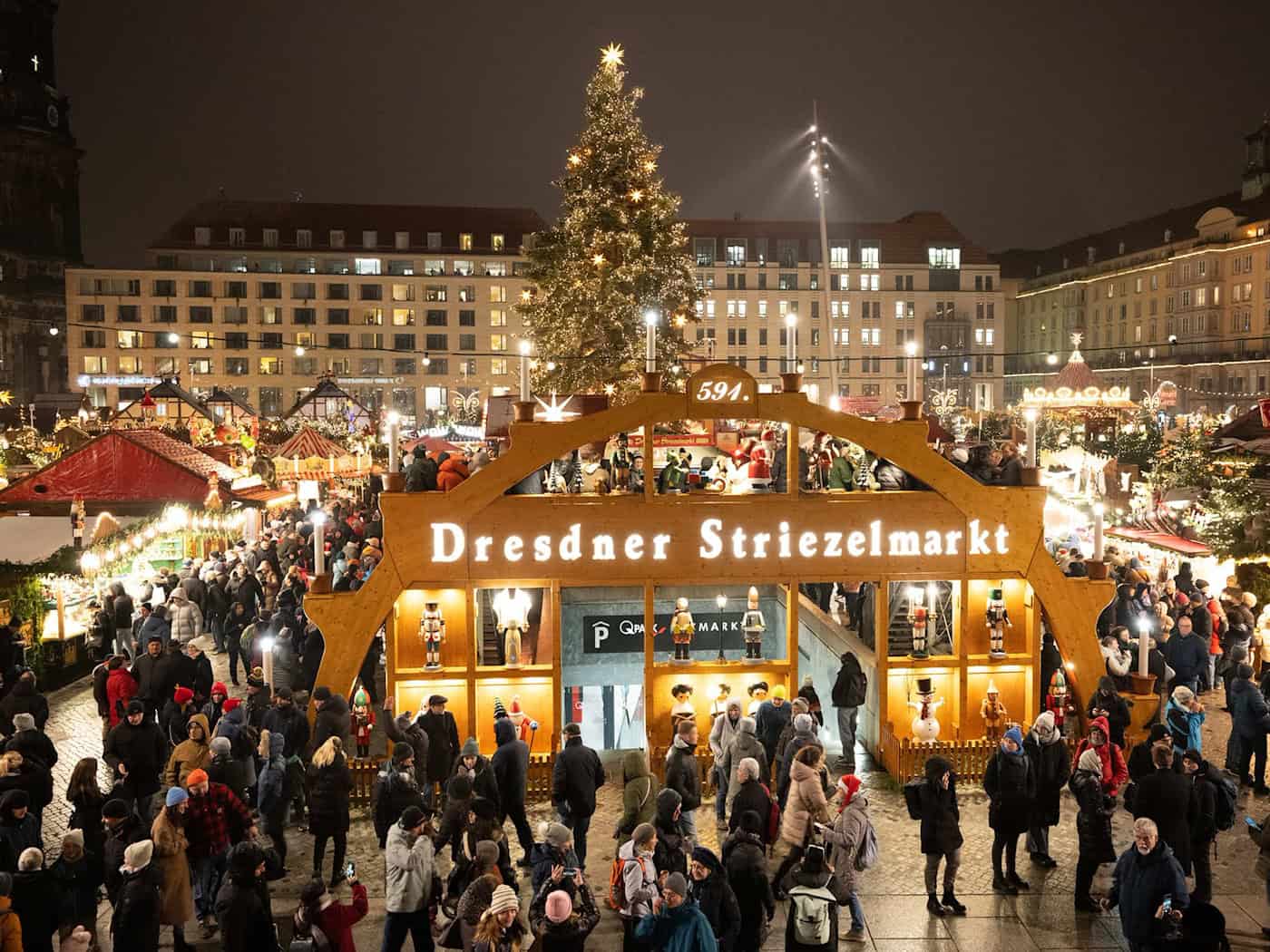 Dresden Striezelmarkt seeks traders and large fir tree