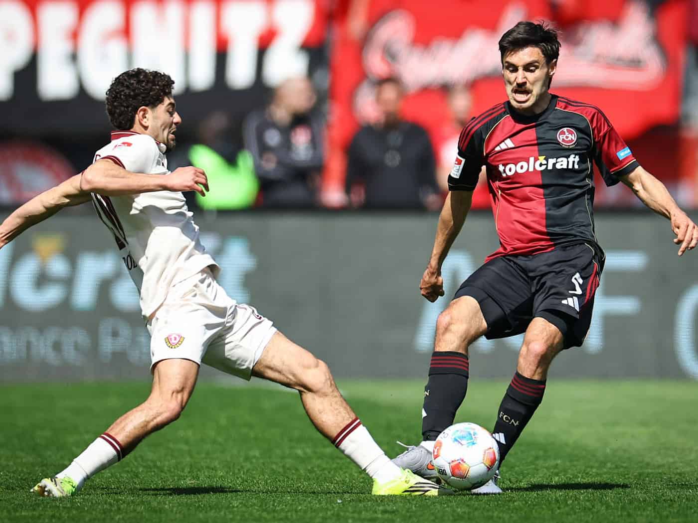 Dynamos druhi woblek dodawa: 2:0-dobyće w Nürnbergu