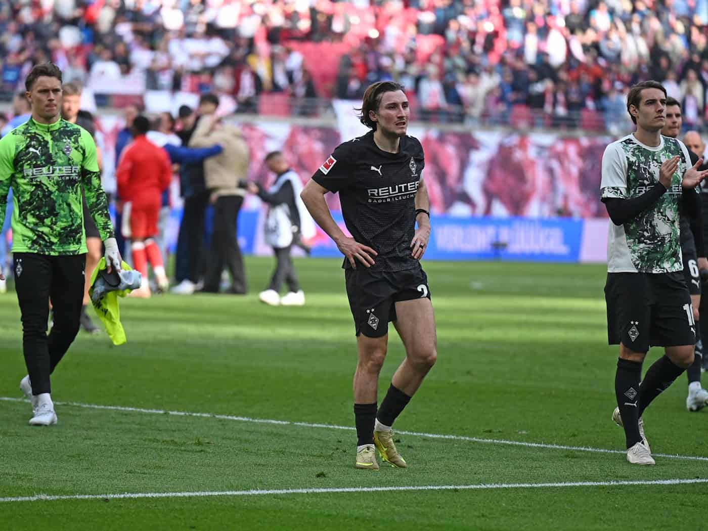 "Free expression of opinion": Reitz banner okay for coach