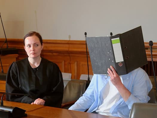 Nick W. mit seiner Rechtsanwältin Andrea Liebscher im Leipziger Landgericht. Foto: Lucas Böhme