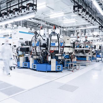 In diesen hochspezialisierten Produktionsanlagen entstehen die Chips in einem sehr aufwendigen Verfahren. Foto: Globalfoundries