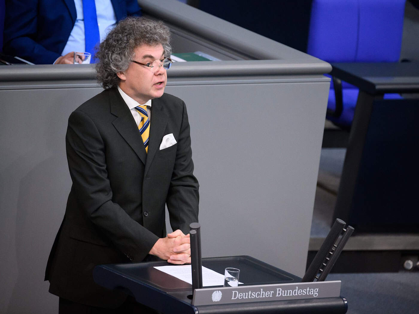 Hitler salute in the Bundestag? AfD member of parliament must go to court