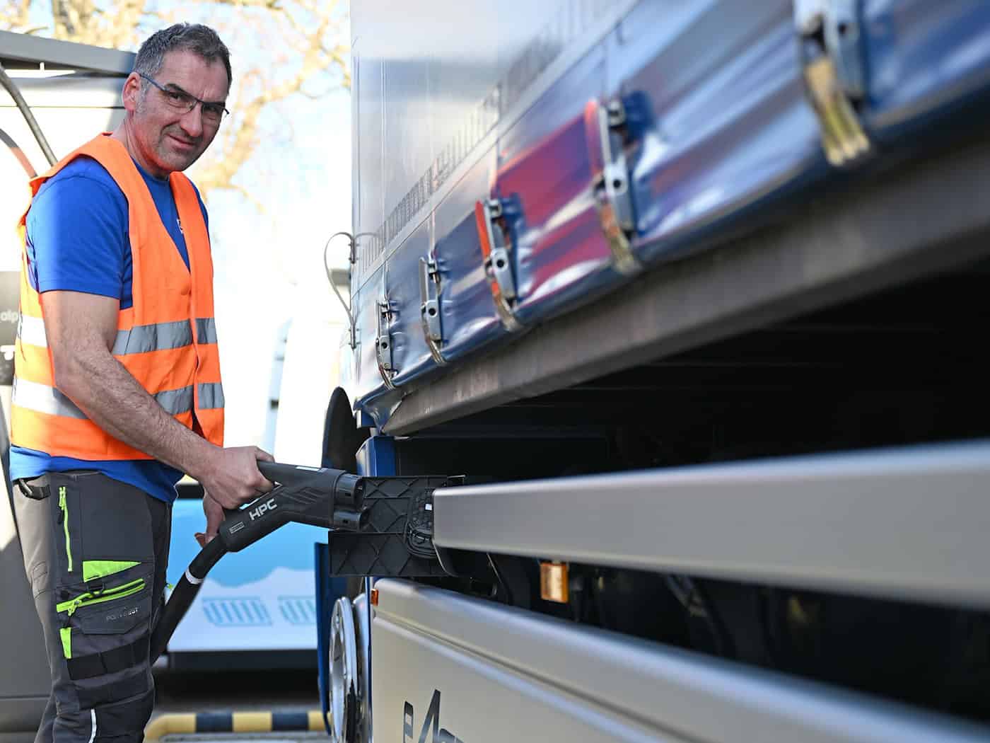 Wysoke kóšty a dźěry we nakładnej syći borzdźija E-Lkw w Sakskej