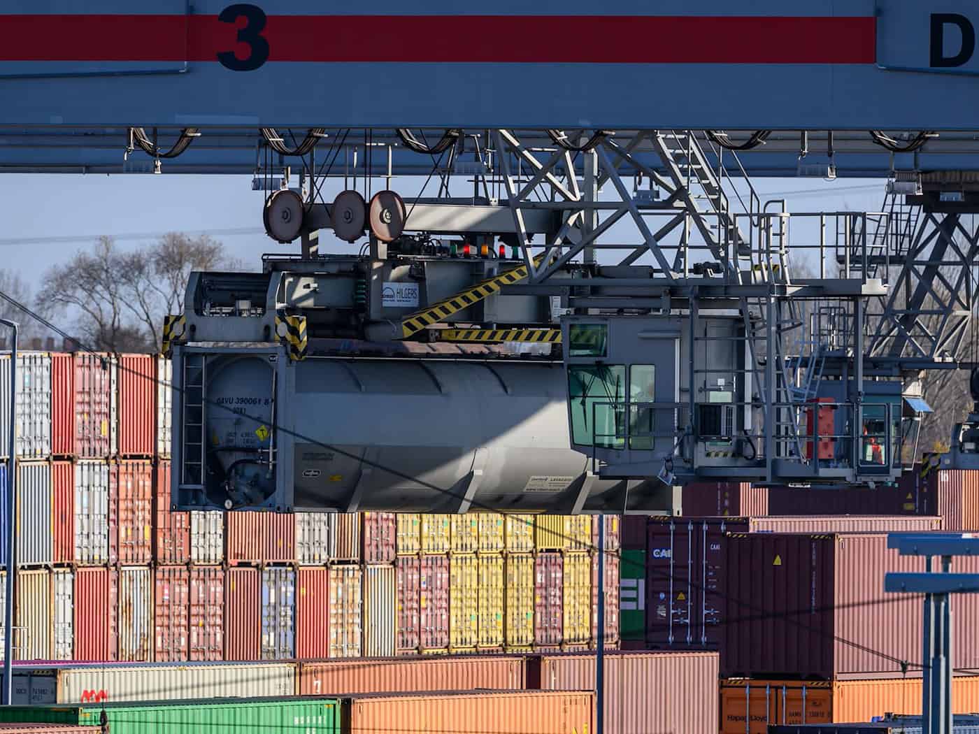 IHK survey: Middle East conflict weighs on companies