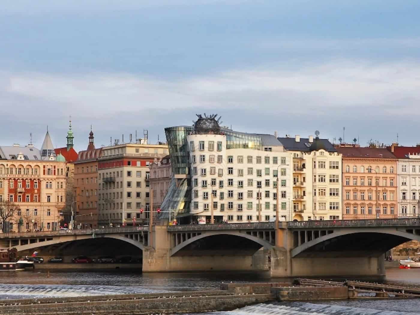 30 Jahre Tanzendes Haus in Prag: Ikone der Moderne feiert Jubiläum