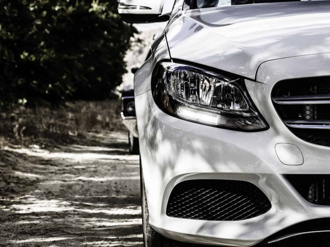 Einfach Gas gegeben: Polizei jagt „weißes Phantom“ nach Unfall in Pieschen