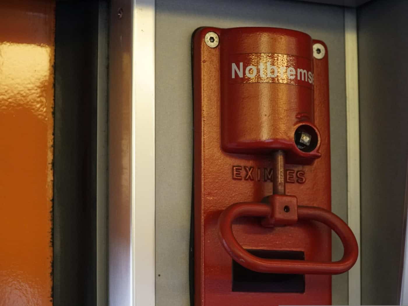 Notbremsung in Gorbitz: Drei Verletzte in Linienbus