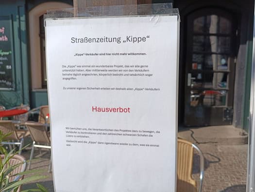 Mitteilung zum Hausverbot für Kippe-Verkäufer am Leipziger Lokal "Killywilly". Foto: Lucas Böhme