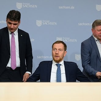 Komisija namjetuje hłuboko sahacu reformu za komuny před