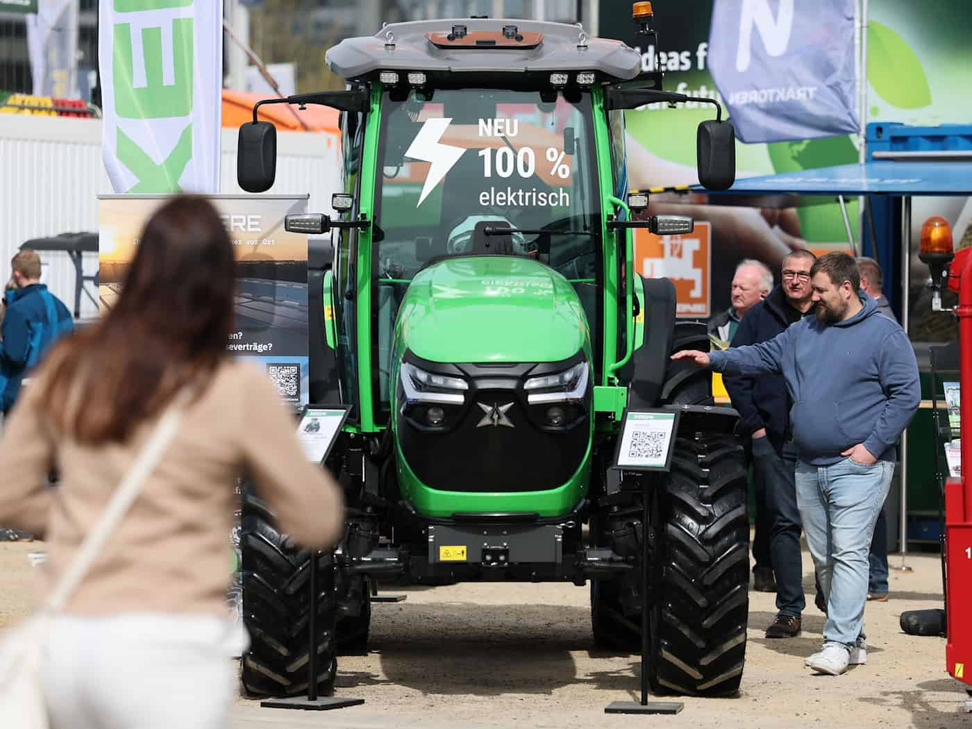 Kretschmer opens Agra with appeal for eastern agriculture