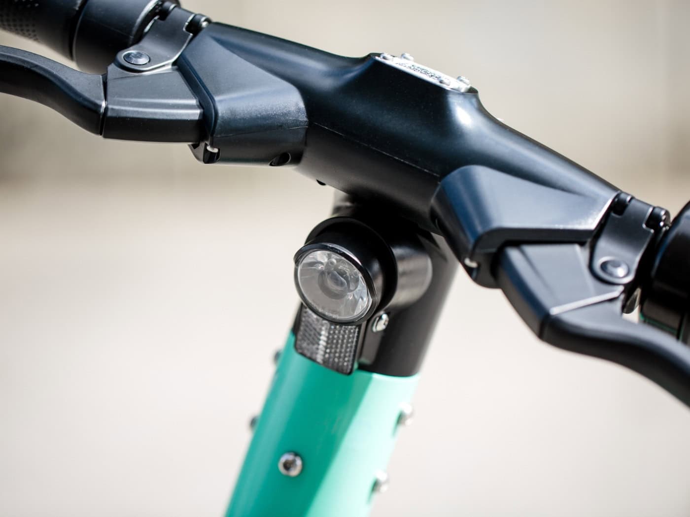 Dresden: Polizei stoppt E-Scooter-Fahrer ohne Versicherung