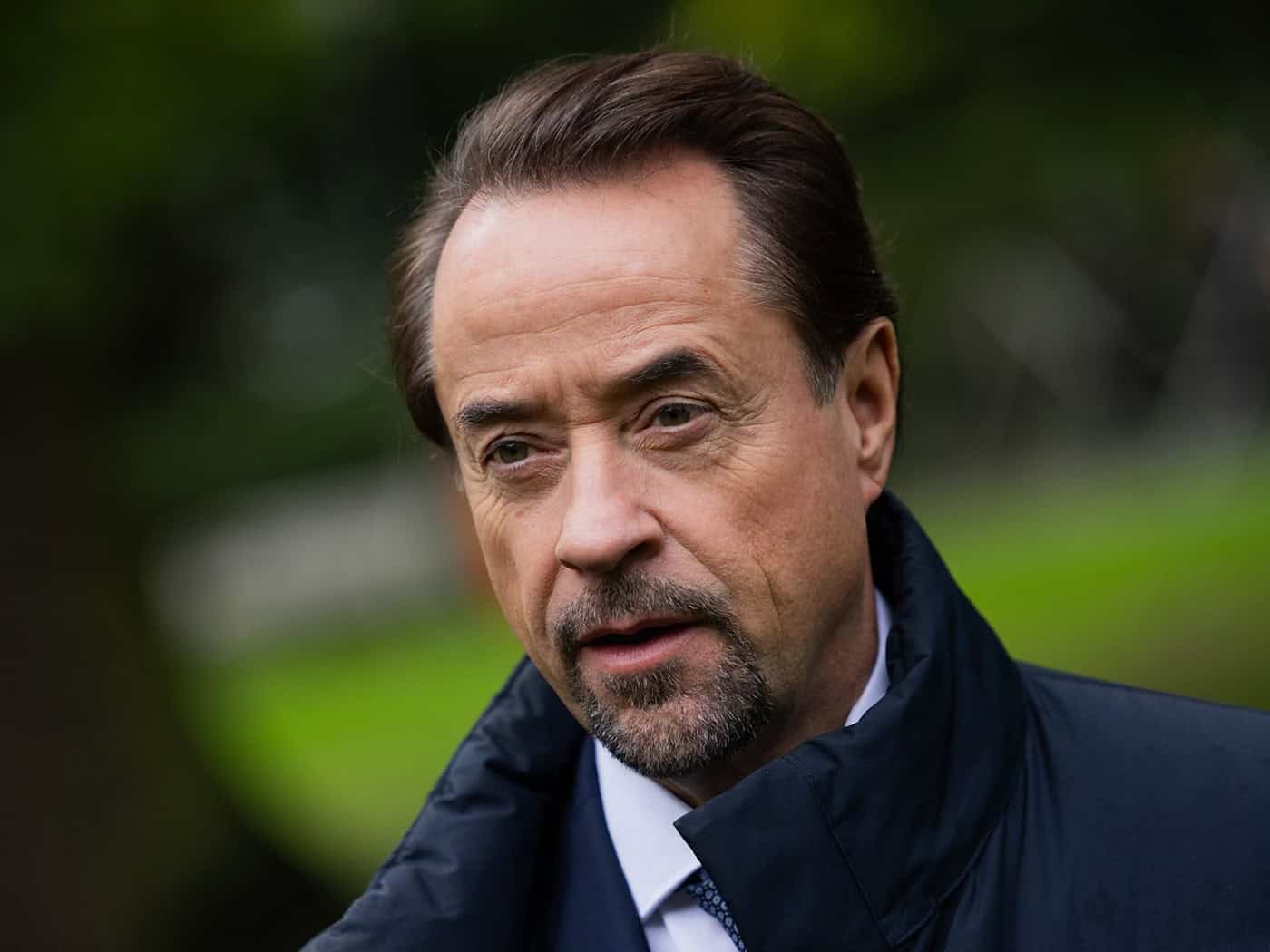 Liefers erkennt: In jeder Sekunde mit allem verbunden