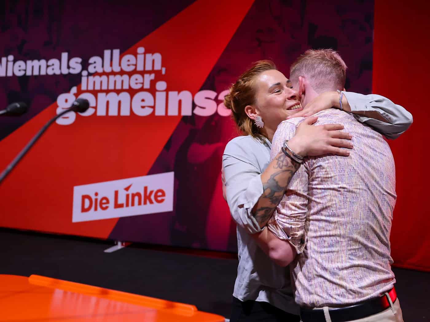 Left-wingers want "red town halls" and double digits