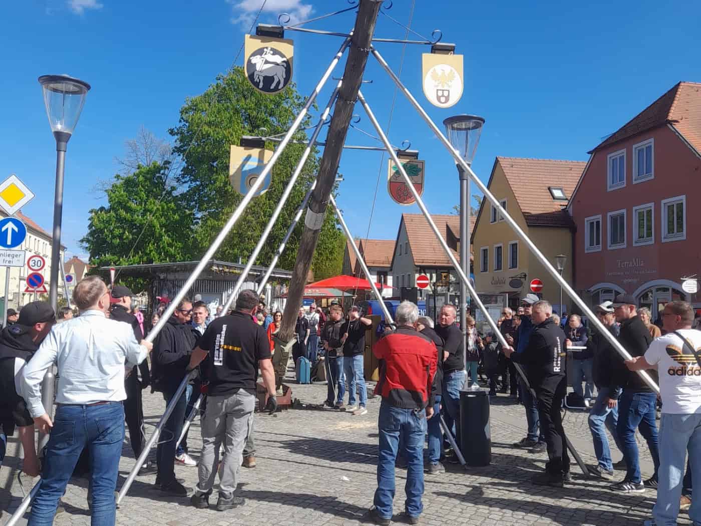 Altkötzschenbroda feiert den Maibaum 