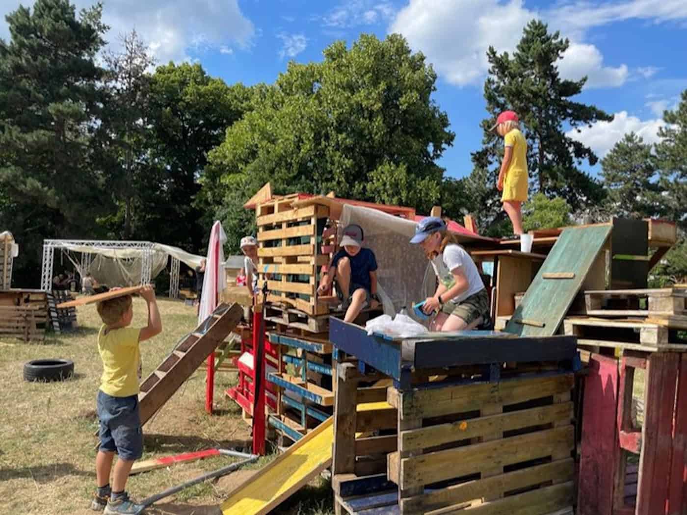 Erster dauerhafter Abenteuerspielplatz in Prag eröffnet