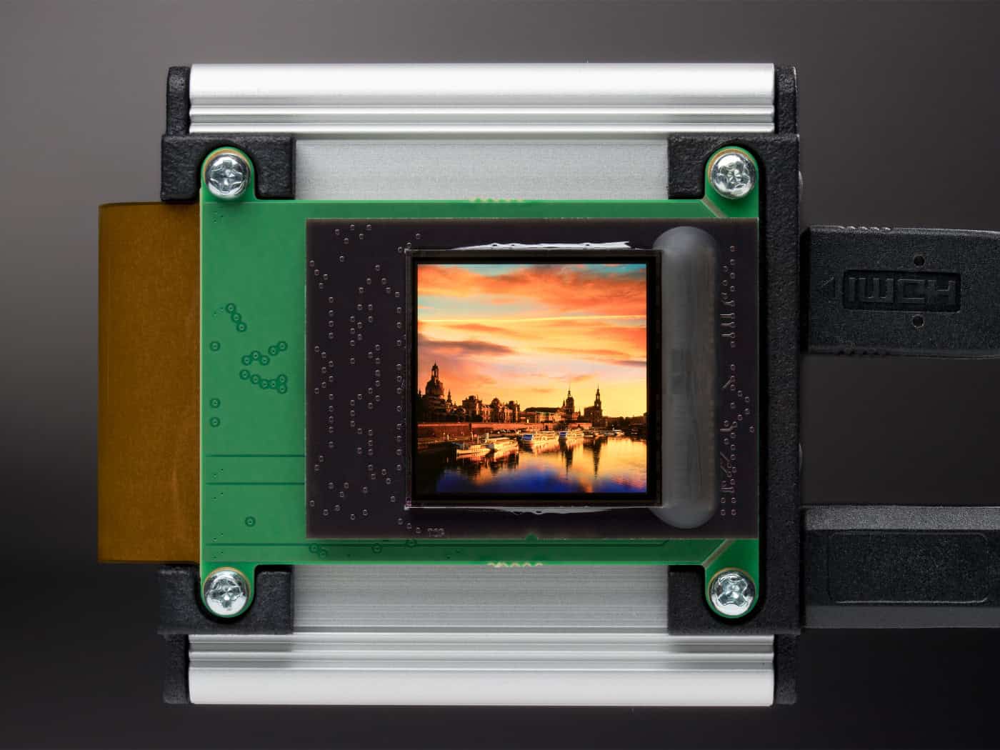 Four million pixels on 2.7 centimeters: The 2K OLED microdisplay from Dresden is to be used in data glasses and medical devices in the future.