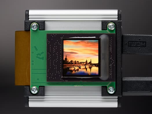 Four million pixels on 2.7 centimeters: The 2K OLED microdisplay from Dresden is to be used in data glasses and medical devices in the future.