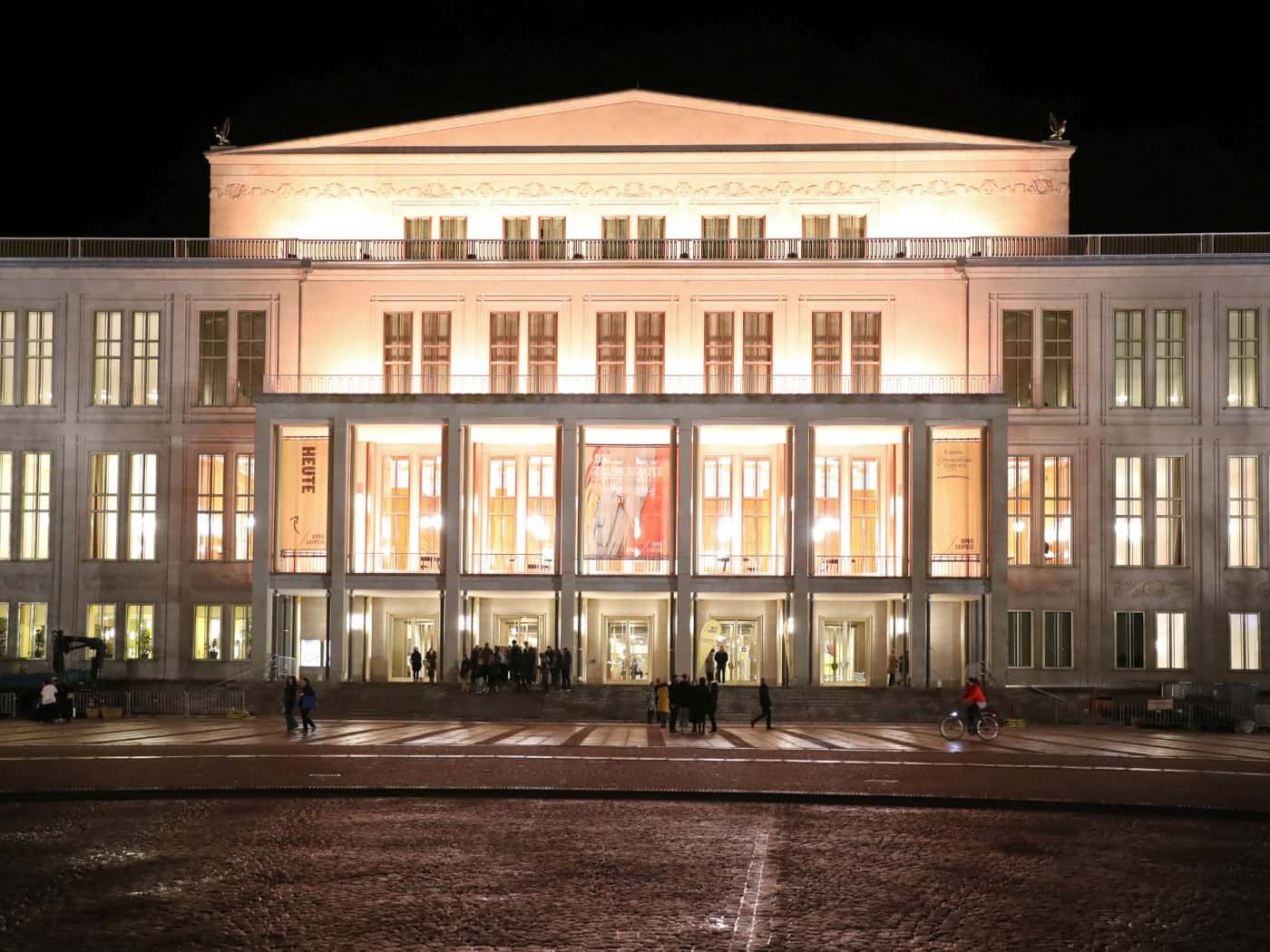 Das Leipziger Opernhaus bei Nacht. Foto: Jan Kaefer