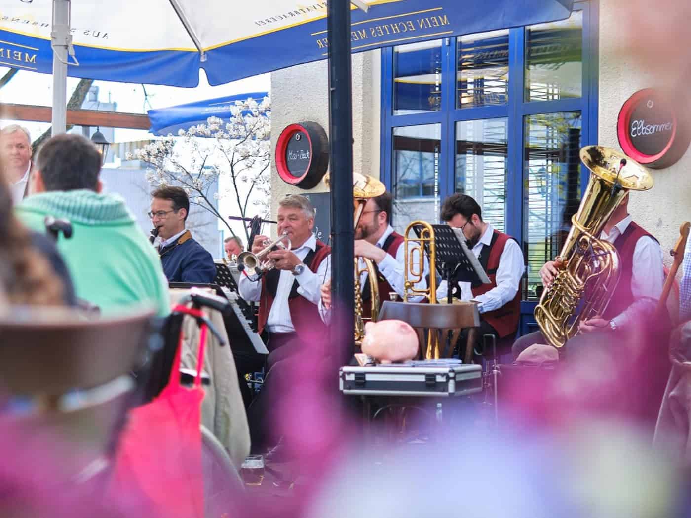 Meißen startet in die Elbsommer-Saison: Fassanstich bei Schwerter Brauerei