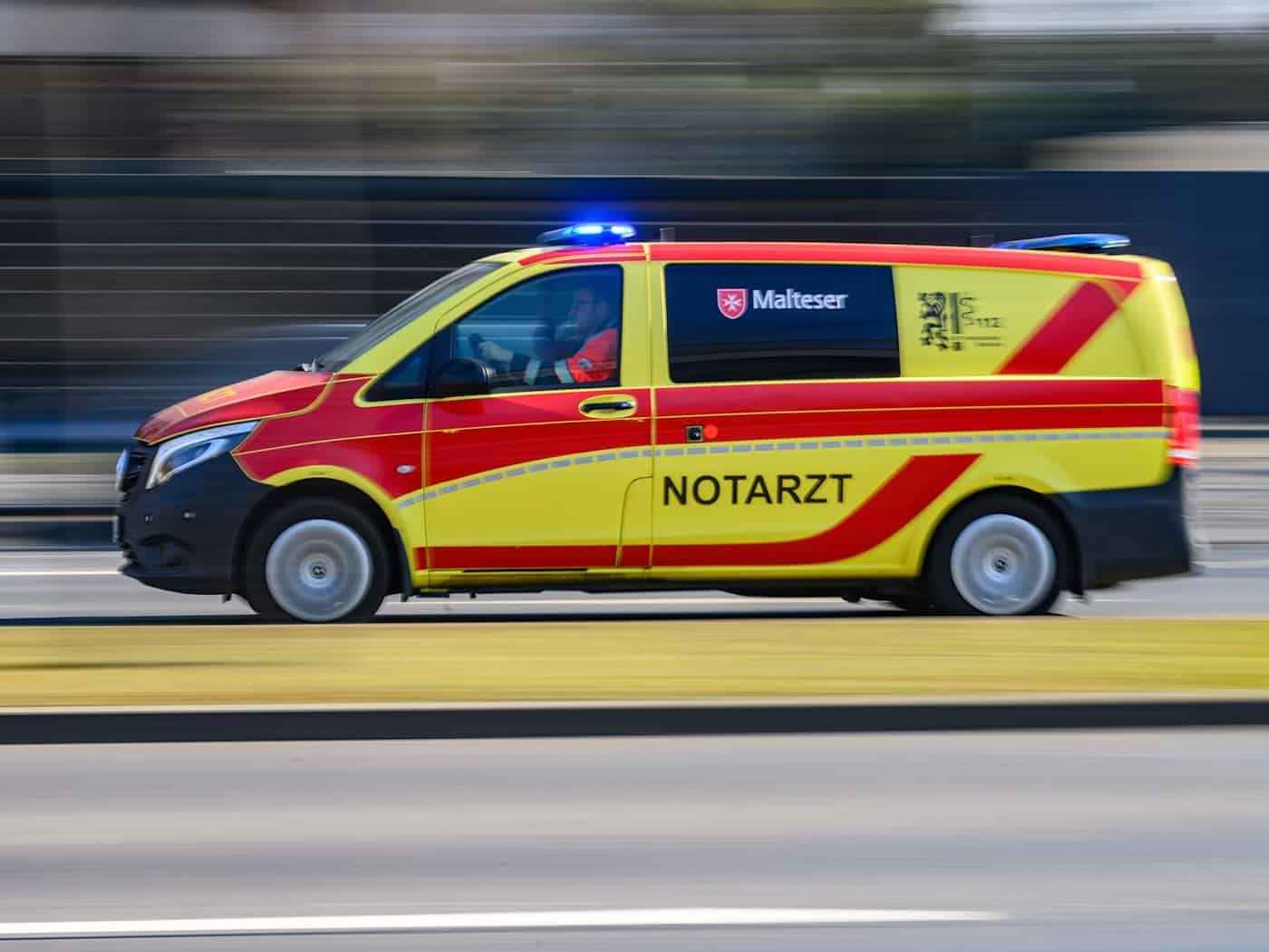 Radfahrer verletzt sich bei Sturz schwer