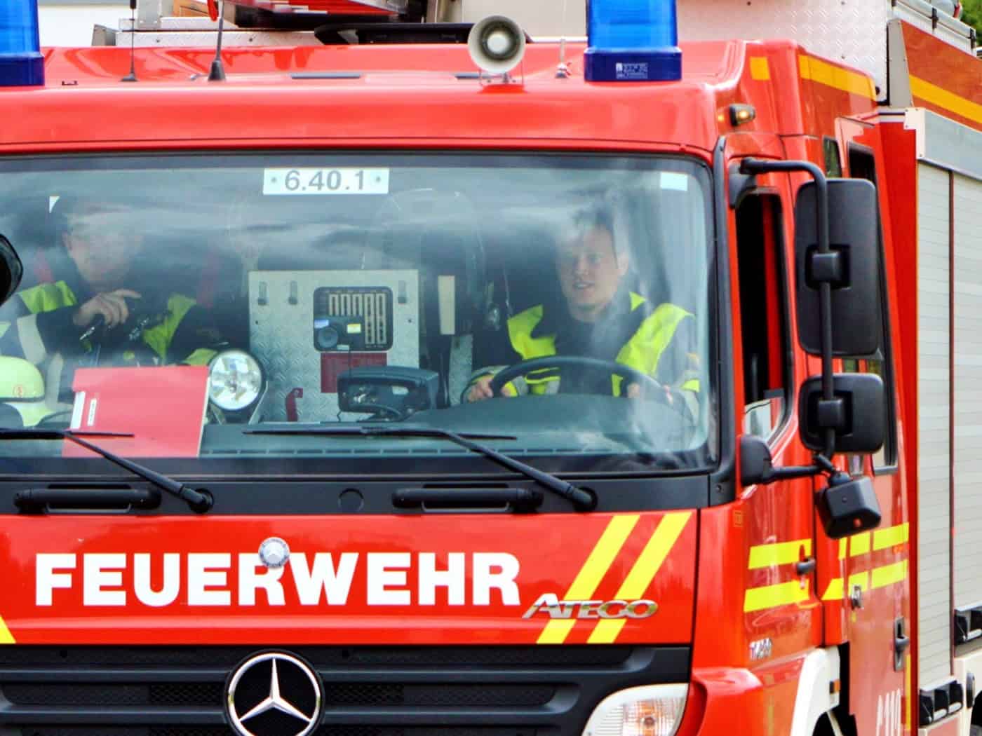 Quartett zündelt: Rollerbrand richtet Schaden in der Neustadt an