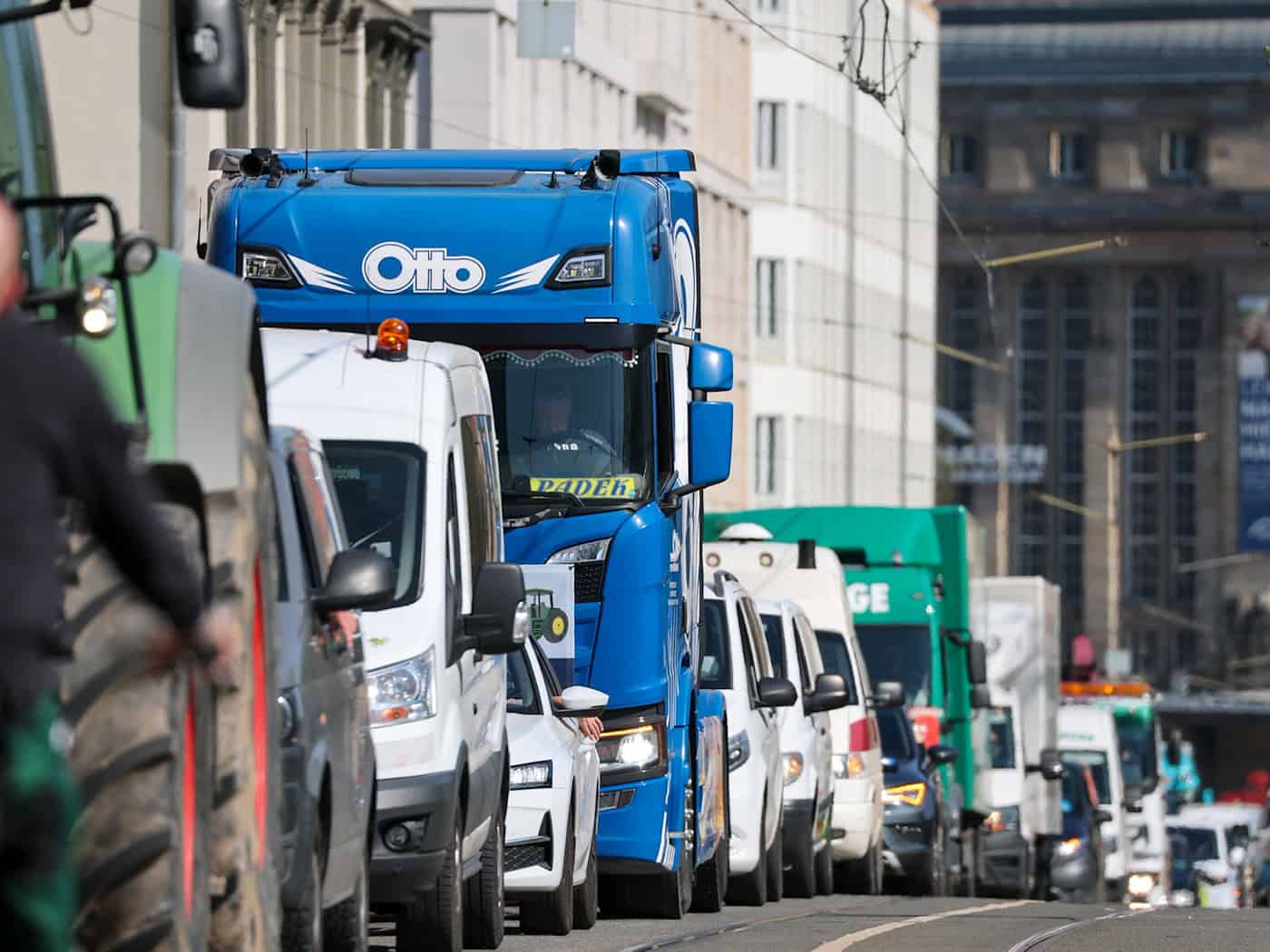 Speditionen protestieren in Leipzig gegen hohe Spritpreise