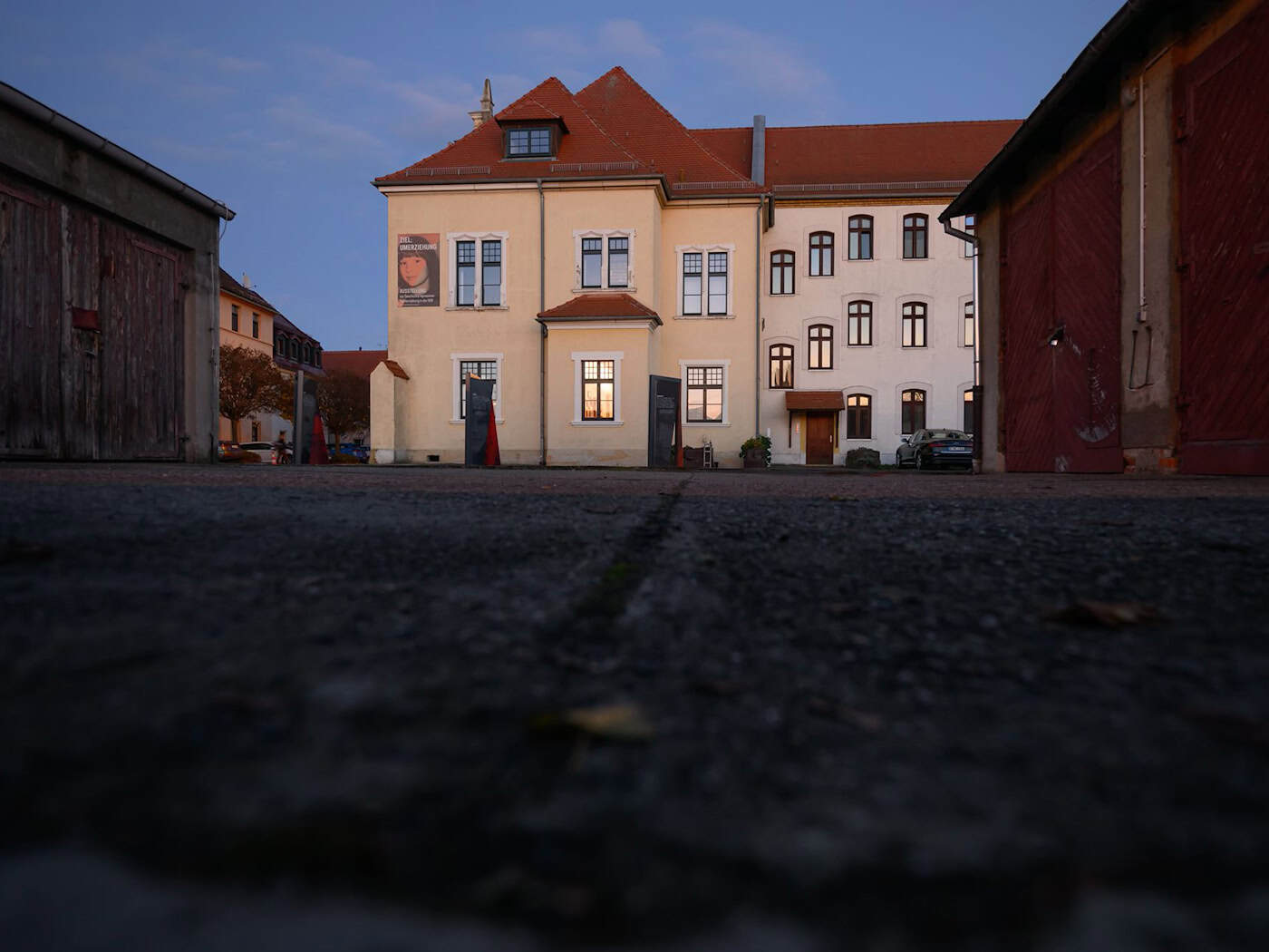 Steinmeier rěči z NDRskimi dźěćimi wo swojim dóńće