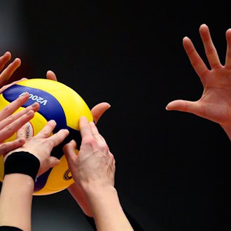 Suhler Volleyballerinnen starten mit klarem Sieg ins Finale