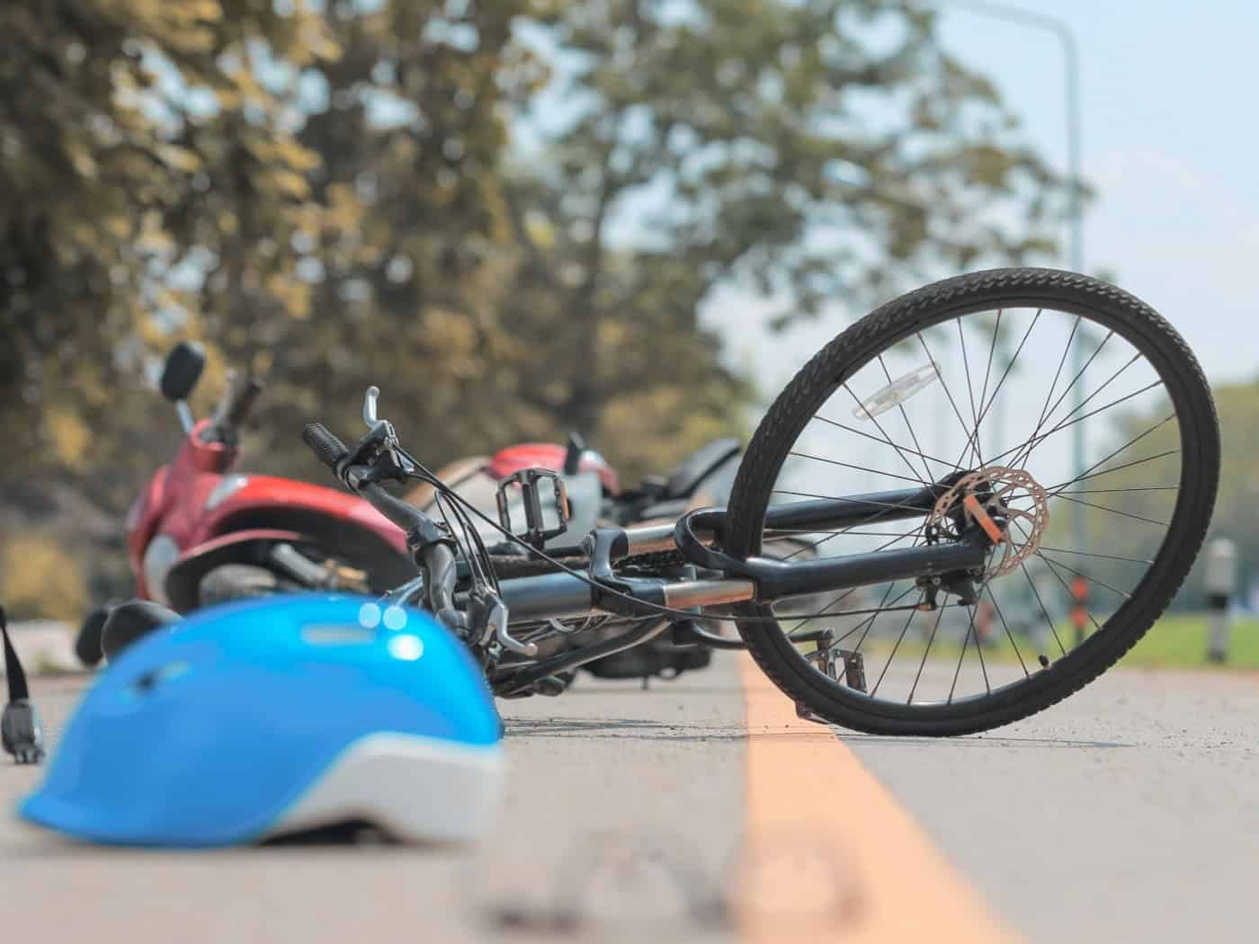 Gefährlicher Abbiegeunfall auf der Grundstraße: 62-jährige Radlerin verletzt