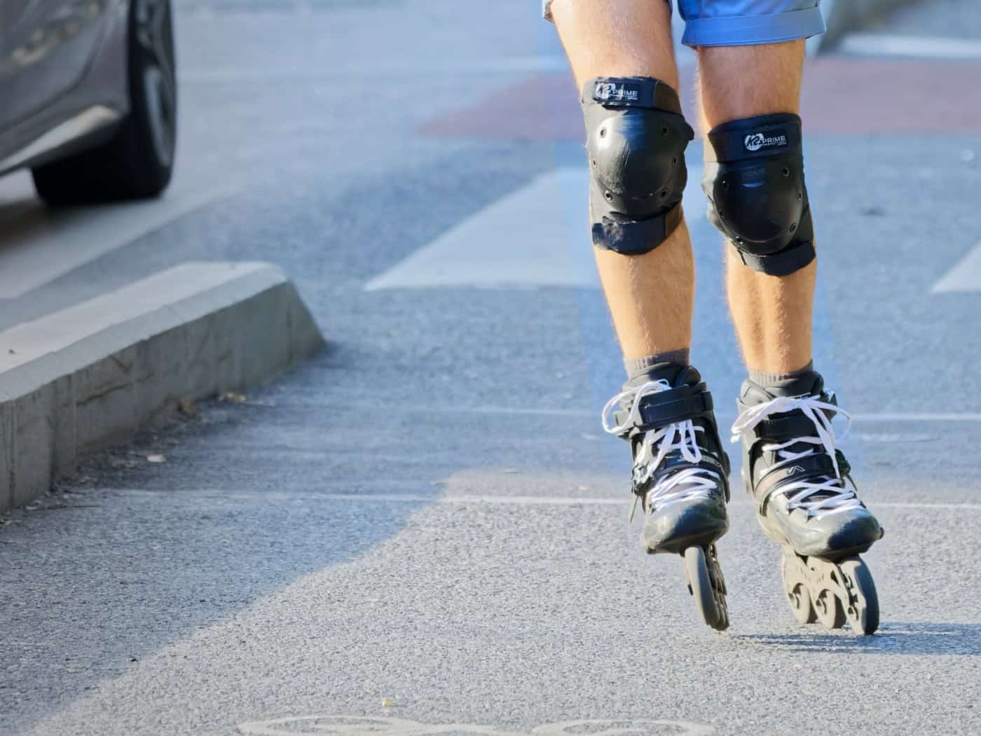 Dresden: Inlineskater bei Unfall verletzt – Autofahrer gestellt